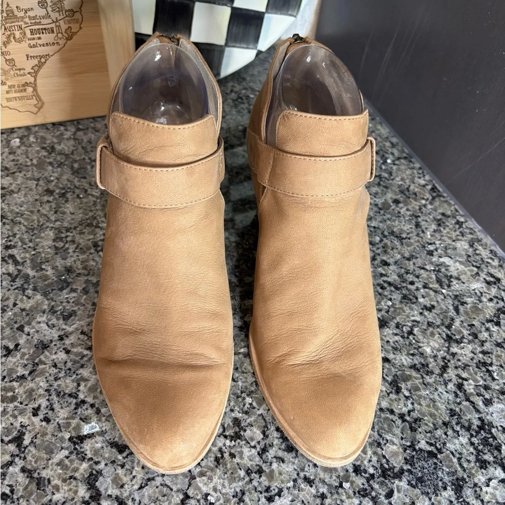 Eileen Fisher Ives Tan Tumbled Nubuck Stacked Heel Booties Size 8